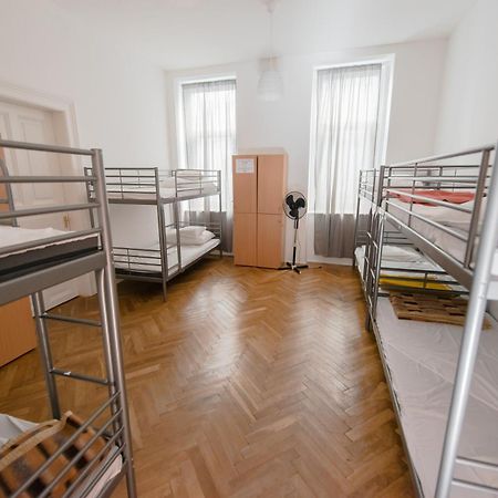 Budapest Party Hostel At Udvarom Room photo